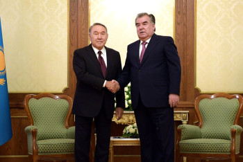 Фотография к новости: Назарбаев прибыл в Душанбе для участия в заседании Совета глав государств СНГ