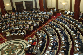 Фотография к новости: Парламент РК ратифицировал законопроект о защите трудовых прав граждан стран-членов ЕАЭС