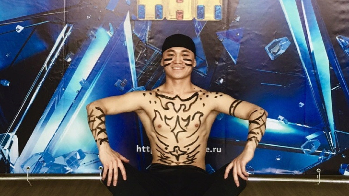 Казахстанец поразил жюри проекта "Танцы" на ТНТ необычным номером