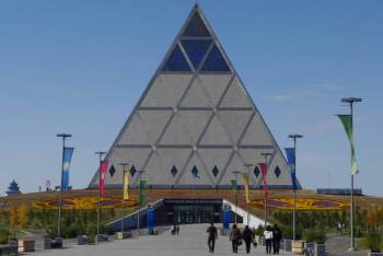 Фотография к новости: Редчайшими экспонатами из Греции пополнится Музей мира и согласия в Астане