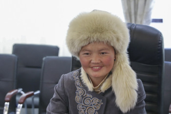 Девочка-беркутчи Айшолпан Нургайыпкызы сможет учиться в Казахстане 