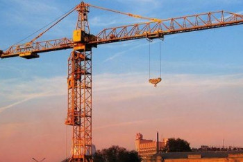 Самый большой в мире грузоподъёмный кран собрали в Тенгизе 