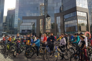 800 спортсменов приняли участие в массовом велопробеге в Алматы 