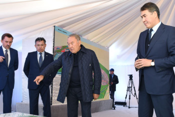 Фотография к новости: Назарбаев ознакомился с планом по застройке жилых массивов Астаны 