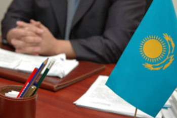 Фотография к новости: Чиновник заперся в кабинете от посетителей в Карагандинской области 