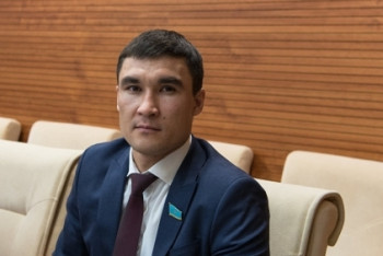 Серик Сапиев станет учителем английского языка в сельских школах