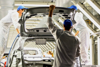 Фотография к новости: Резкий рост автомобилестроения обусловлен восстановлением спроса  – Касымбек