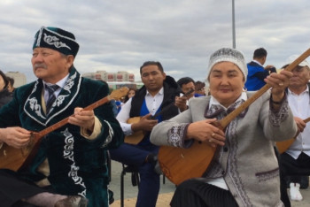 Домбристы из Уральска попали в Книгу рекордов Казахстана