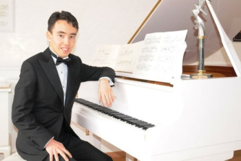 "Казахский Моцарт" сыграет на личном рояле Чайковского