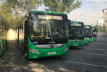 Фотография к новости: Байбек осмотрел новые автобусы в Алматы 