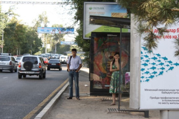 Почему алматинцам приходится долго ждать автобусы на остановках, пояснили в акимате 