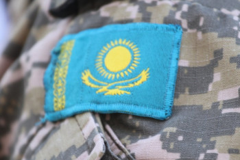 Фотография к новости: Из-за кредитов в банках дисциплина казахстанских военнослужащих улучшилась - МО РК