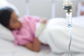 Трёхлетняя девочка умерла в больнице Шымкента после похода в кафе