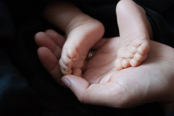 Полицейские установили личность матери, бросившей младенца в Рудном