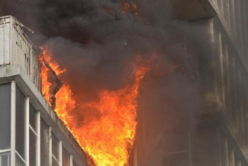 Фотография к новости: Пожарный вынес пенсионеров из горящей квартиры в Шымкенте  