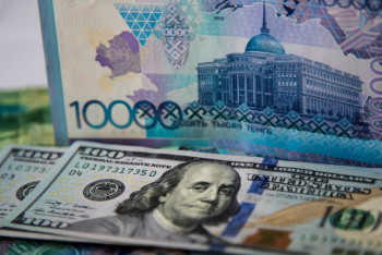 Фотография к новости: Курс доллара на KASE достиг 377,7 тенге