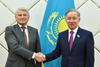 Фотография к новости: Нурлан Нигматулин встретился с послом Беларуси в Казахстане