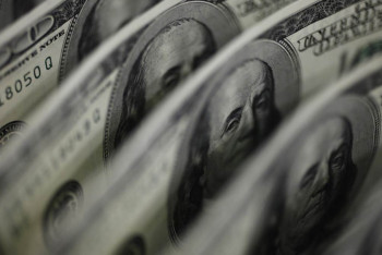 Фотография к новости: Стоимость доллара превысила 380 тенге