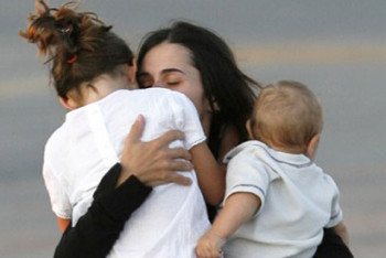 Женщина героически спасла двух малышей из пожара в Алматы