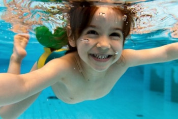 Более 2000 алматинских детей бесплатно научились плавать в этом году