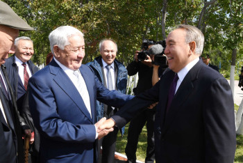 Фотография к новости: Глава государства побеседовал с соратниками и бывшими коллегами в Темиртау 