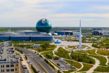 Фотография к новости: Гражданка Конго с грудным ребёнком пытается остаться в Астане