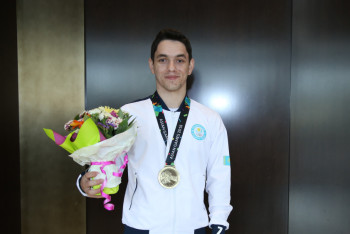 Казахстанским гимнастам вручили дополнительные премии за награды на Азиаде-2018