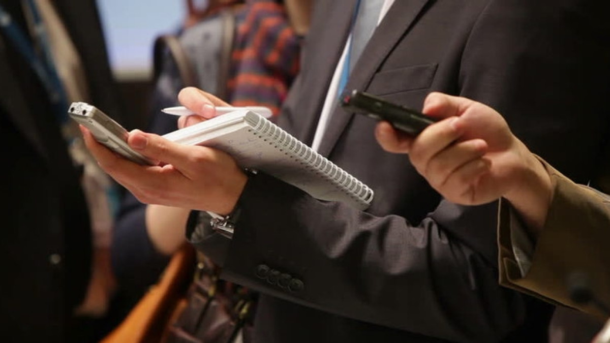 Депутаты "Нур Отана" сетуют, что о них стали меньше писать в СМИ