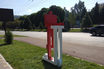 Фотография к новости: "Красные человечки" на самокате появились в Алматы