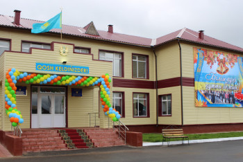 В обновлённом здании встретили новый учебный год школьники Зеренды