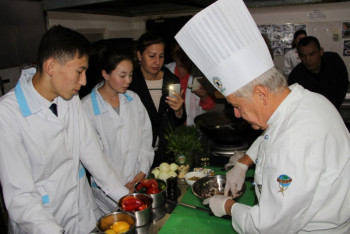 Шеф-повар из Германии провёл мастер-класс для кулинаров в Кокшетау