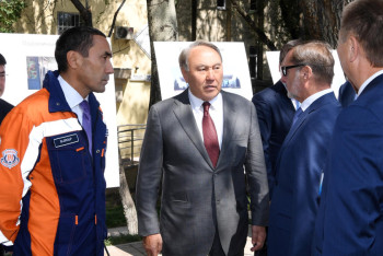 Фотография к новости: Назарбаев осмотрел реконструированные улицы Алматы