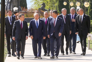 Фотография к новости: Реализовать проект "100 человек тюркского мира" предложил Назарбаев