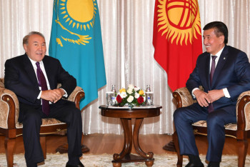 Фотография к новости: Назарбаев поздравил Жээнбекова с Днём независимости Кыргызстана