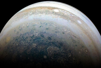 Фотография к новости: Замерзшую воду обнаружили на Юпитере 