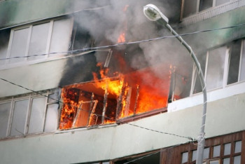 Фотография к новости: Из-за пожара в многоэтажке эвакуировали 70 человек в Алматы