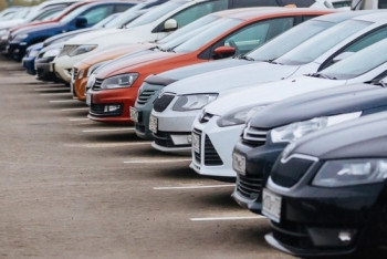 Парковать машины прямо перед зданием акимата разрешат в Астане 