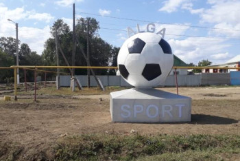 Фотография к новости: Трёхметровый памятник футбольному мячу появился в Актюбинской области