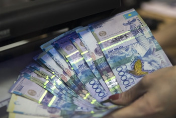 Среднюю зарплату госслужащих Астаны озвучил аким