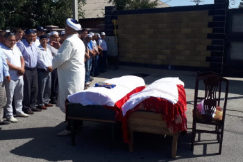 Ехали на той, а попали на похороны – в Шымкенте простились с погибшей в ДТП семьёй