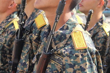 Фотография к новости: Мужчину с пистолетом задержали бойцы Нацгвардии в Астане