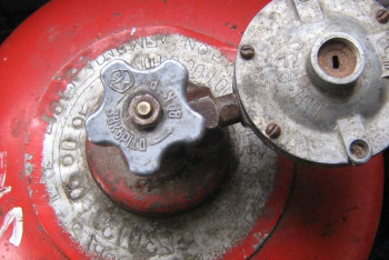 Термические ожоги получили двое после утечки газа в кафе Алматы