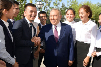 Назарбаев встретился с атыраускими студентами