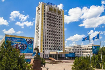 Около 200 млн тенге ежегодно привлекает КазНУ для соцпомощи малоимущим студентам