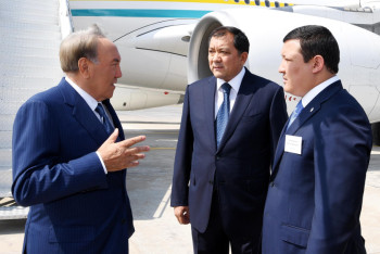 Фотография к новости: Назарбаев прибыл с рабочим визитом в Атырау