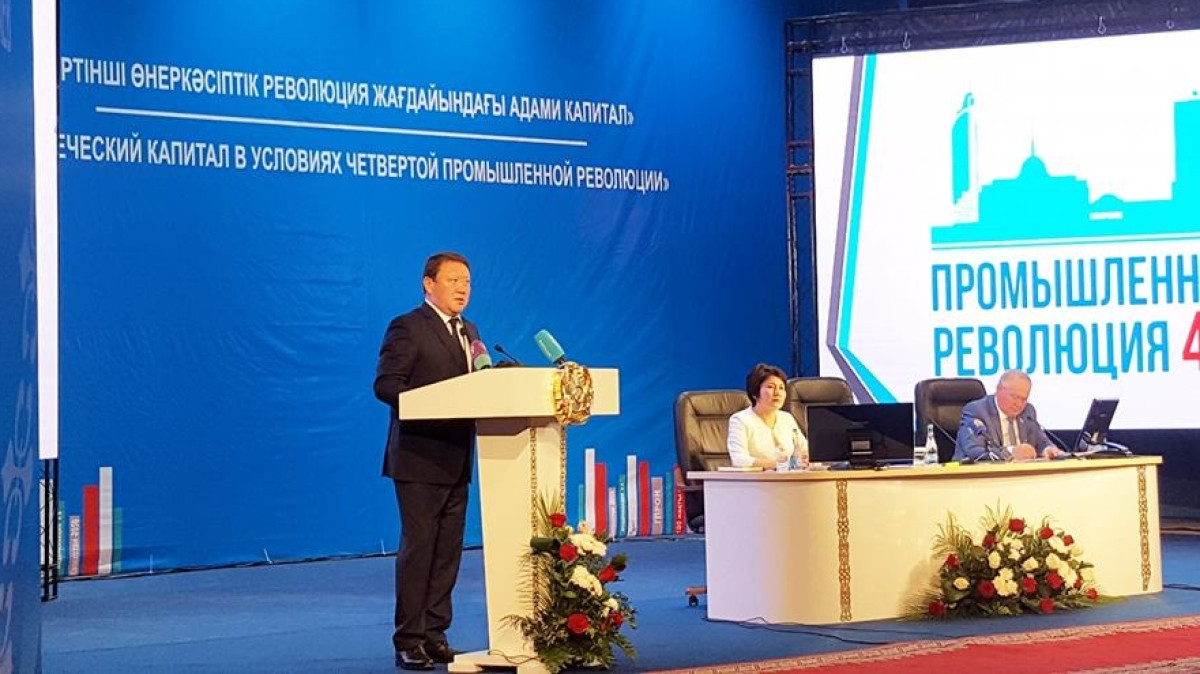 Принудительную подписку учителей на газеты запретил аким СКО