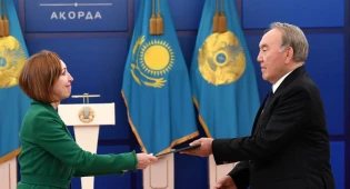 Послы ряда государств вручили Назарбаеву верительные грамоты