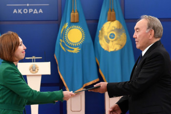 Фотография к новости: Послы ряда государств вручили Назарбаеву верительные грамоты