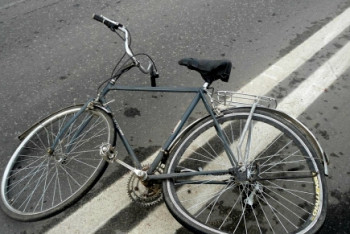 Полиция расследует наезд автобуса на велосипедистов в Алматы