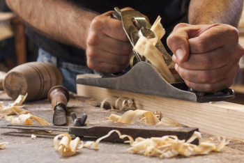 Фотография к новости: Вынесен приговор лже-мебельщику, завладевшему миллионом тенге в ВКО 